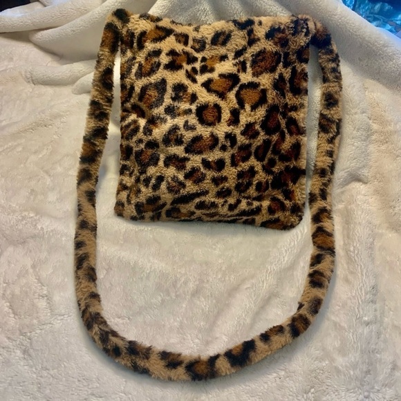 Leopard Crossbody Faux Fur Brown Tan Black Animal Print Super Soft Snap Close - Picture 7 of 15